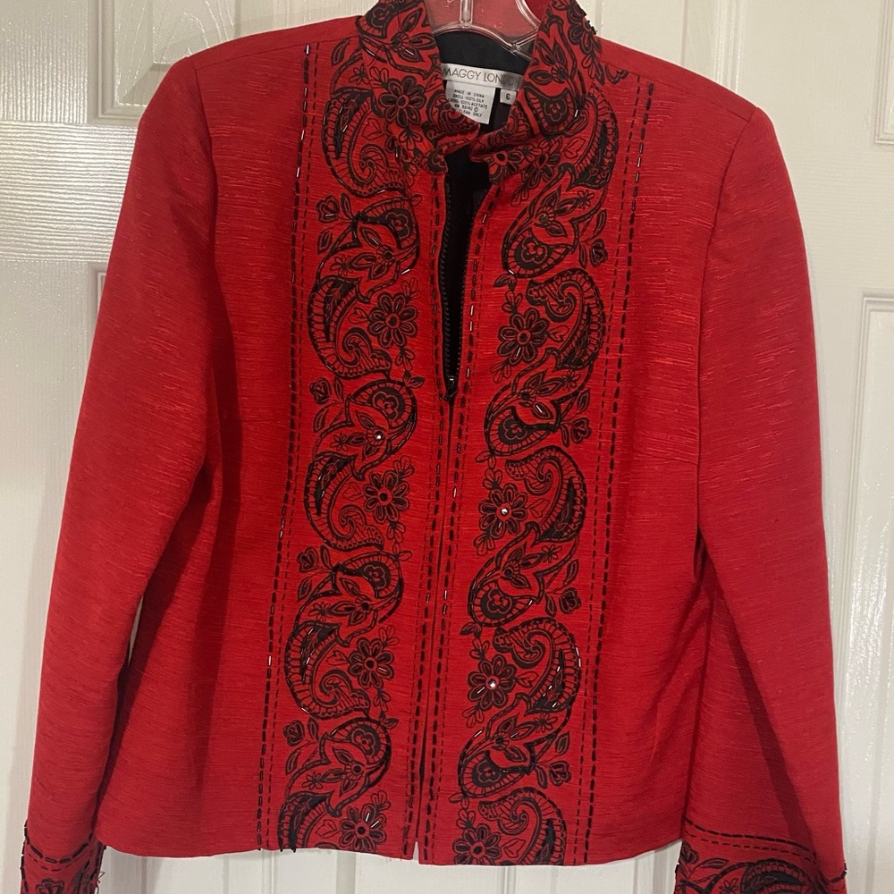 Maggy London Women Red jacket 100% Silk Black Beaded dressy. Size 6